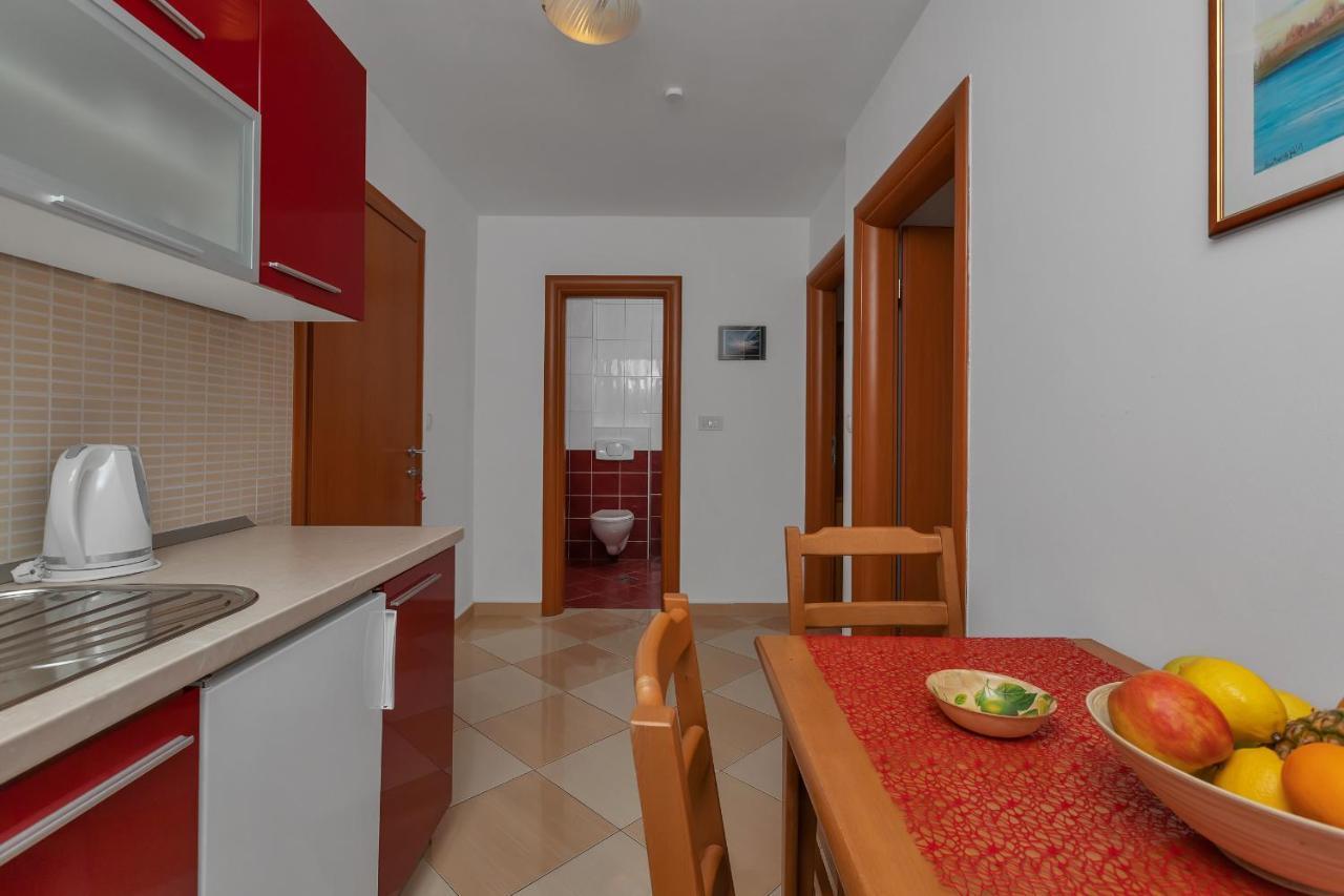 Apartment Juric 2 Baska Voda